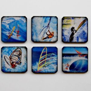 Σετ 6 ξύλινα σουβέρ μέσα στα κύματα για τους fans του windsurf!