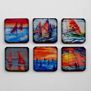 Σετ 6 ξύλινα σουβέρ μέσα στα κύματα για τους fans του windsurf!