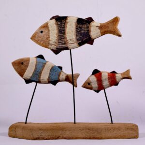 Από ξύλο φτιαγμένα 3 ψαράκια σε βάση στολίζουν αλλιώς το χώρο!