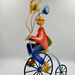 Ένα ποδήλατο κι ένα αγόρι με μπαλόνια και χρώματα μας χαμογελάει!