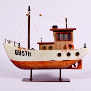 Ξύλο μέταλλο κι ένα λευκό καράβι vintage με LED ταξιδεύει παντού!