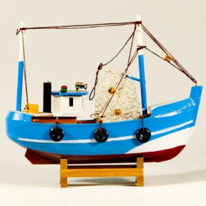 Ένα γαλάζιο καΐκι έτοιμο ν' ανοίξει πανιά! Βάρκα δώρο θαλασσινό!