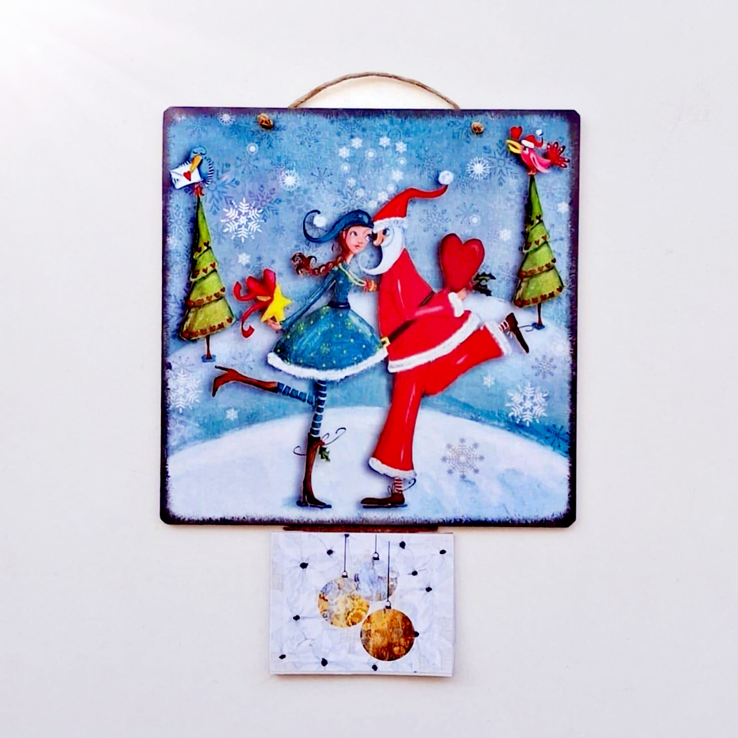 Ημερολόγιο ξύλινο και κρεμαστό με αγάπη από τον Αι Βασίλη!