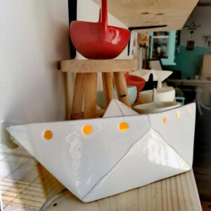 Ένα λευκό καράβι φωτιστικό! Ένα κεραμικό επιτραπέζιο φως!