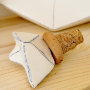 Καραβάκι πώμα μπουκαλιού κεραμικό λευκό και ματ με γραμμές!