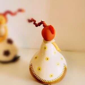 Κούκλα νεροκολοκύθα παχουλή κι όμορφη, μια κούκλα με κοτσίδα!