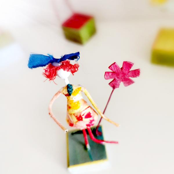 Κούκλα μικρή φτιαγμένη στο χέρι! Κούκλα να λάμψει ο χώρος σου!