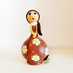 Νεροκολοκύθα καφέ με λουλούδια. Κούκλα στα χρώματα της γης!