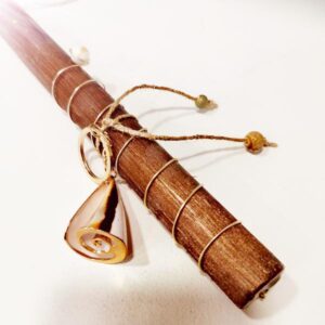 Λαμπάδα κοχύλι μπρελόκ! Λαμπάδα λαμπερή με χρυσές πινελιές!