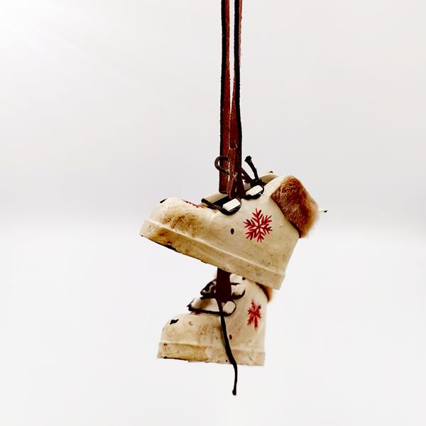 Λευκά μποτάκια κρεμαστά, στολίδια χιονισμένα! Στολίδι μεταλλικό!