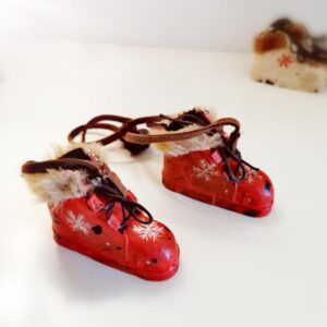 Κόκκινα μποτάκια στολίδι κρεμαστό, στολίδι τέλειο με κουδουνάκια!