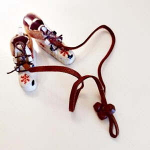 Λευκά μποτάκια κρεμαστά, στολίδια χιονισμένα! Στολίδι μεταλλικό!