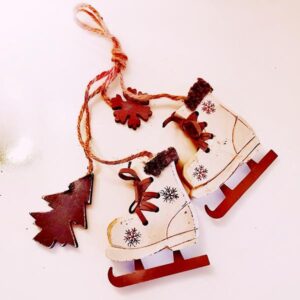 Στολίδι ζευγάρι παγοπέδιλα με ξύλινο δέντρο και μια χιονονιφάδα!