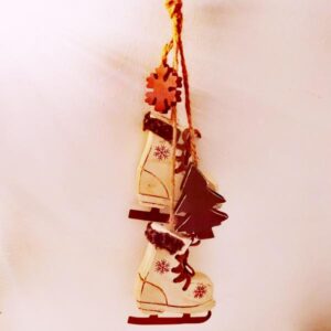 Στολίδι ζευγάρι παγοπέδιλα με ξύλινο δέντρο και μια χιονονιφάδα!