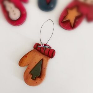 Ξύλινο γάντι στολίδι κρεμαστό σε 4 διαφορετικά σχέδια να διαλέξεις!